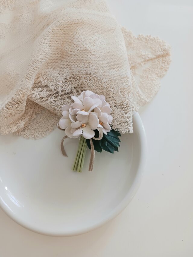 染め布花＊すみれの花束コサージュ・ベージュのコピー