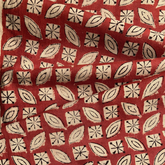 インド ブロックプリント生地 [47cm単位切り売り]Bagru フラワー&リーフ レッド地 花 赤 IF0406