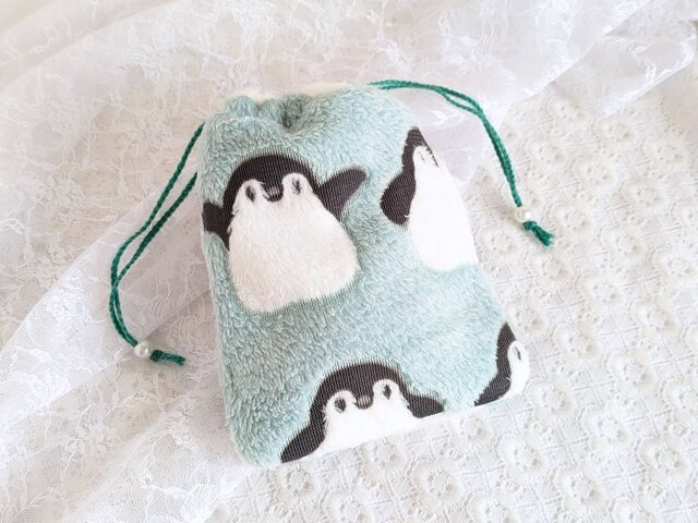 ペンギン巾着☆ハンドメイドオーダー品 もこもこペンギンのミニ巾着＊ | iichi 日々の暮らしを心地よくする