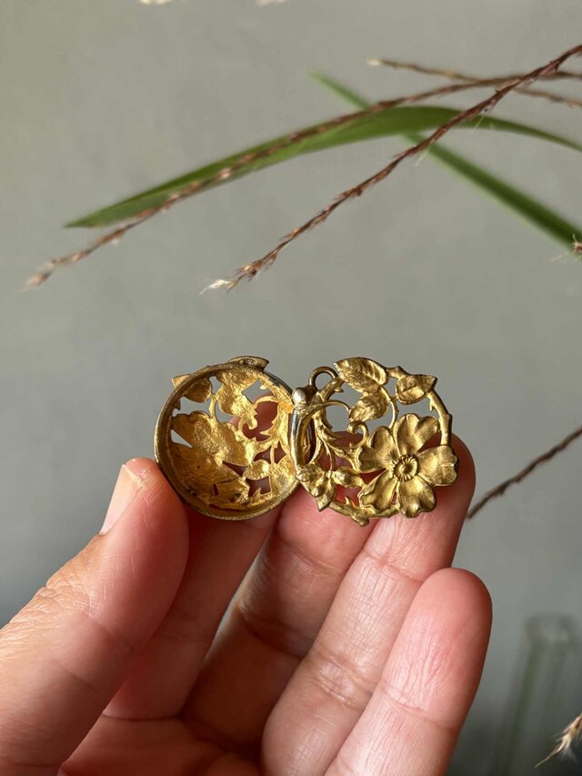 透かし細工の花 アンティークチャーム ペンダントトップ フランス