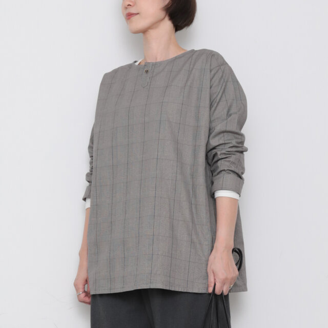 Gender-free tops / lightgray checked pattern
