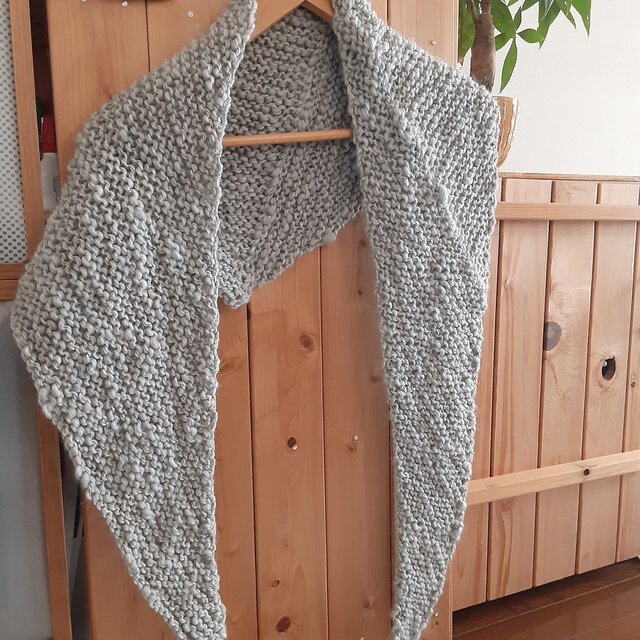 三角ショール 三角ショール | iichi 日々の暮らしを心地よくするハンドメイドや