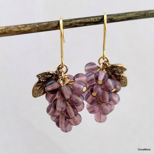 葡萄のピアス（アメジストオーロラ）GLD