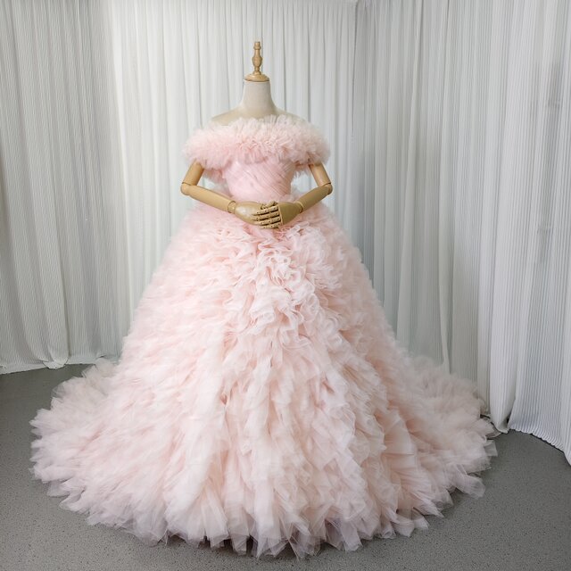 豪華！カラードレス 薄ピンク オフショルダー 柔らかく重ねたチュールスカート 華やかなトレーン 花嫁 前撮り