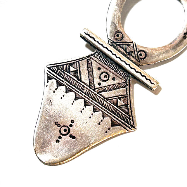 Vintage Touareg Silver Pendant Top ② | iichi 日々の暮らしを