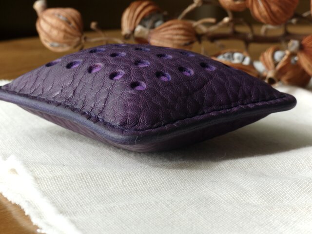 イタリア革のピンクッション／針山／紫 | iichi 日々の暮らしを
