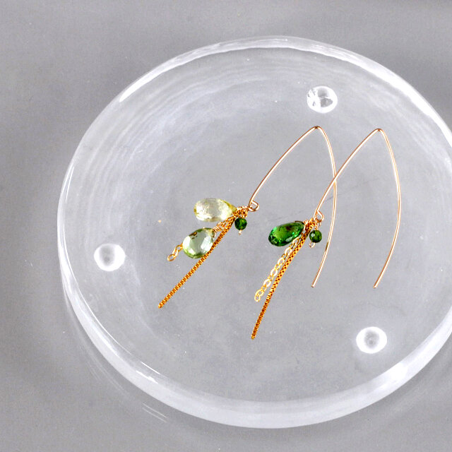 グリーングラデーショントルマリン　Vシェイプピアス14kgf