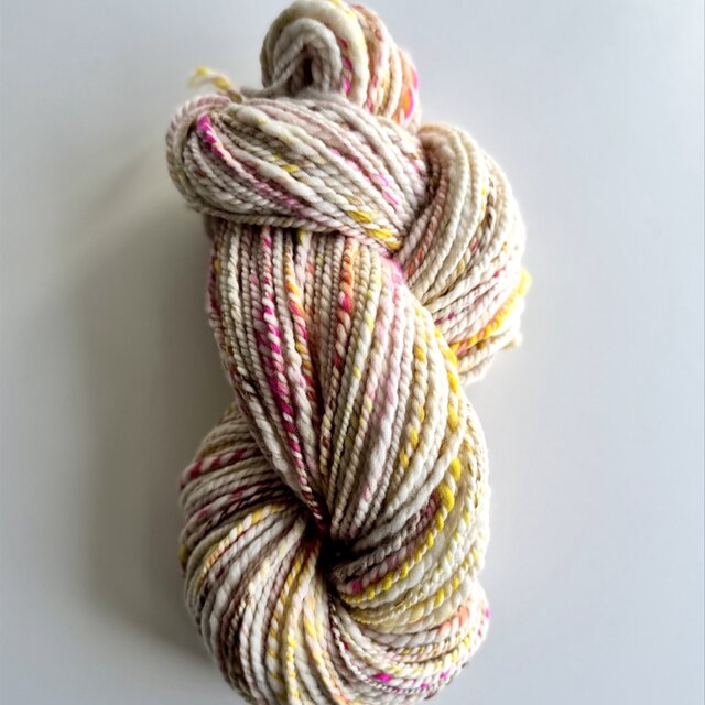 手紡ぎ毛糸　メリノ　１６４g