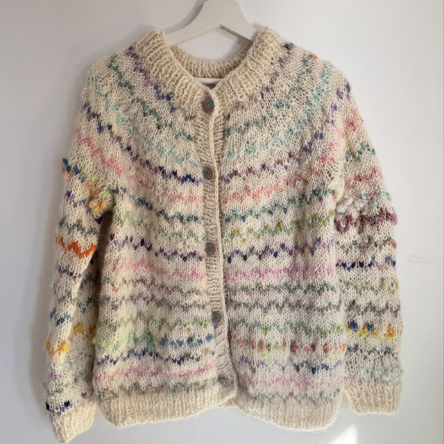 手紡ぎ毛糸で編んだカーディガン　