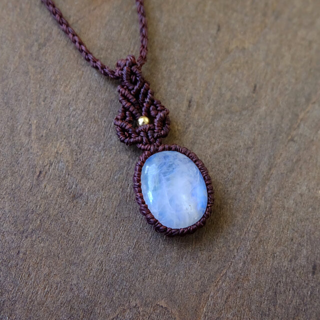 ムーンストーン（スリランカ産）ブルーシラーが美しい天然石 マクラメ