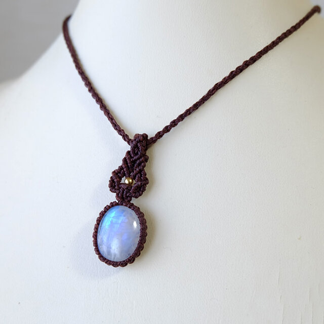 ムーンストーン（スリランカ産）ブルーシラーが美しい天然石 マクラメ