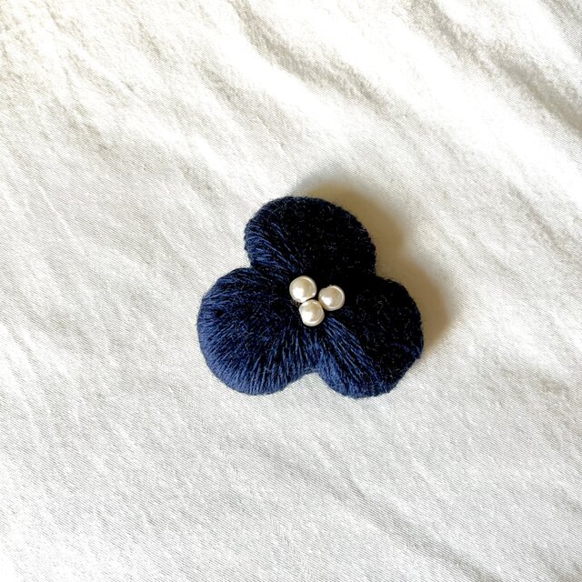 ウールのお花のほっこりブローチ