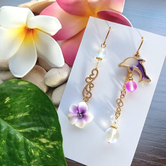 プルメリア✿イルカ ルナフラガラスピアス パープル ハンドメイドNo.1199