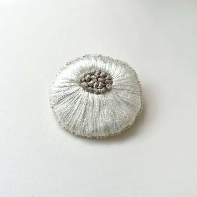 お花のブローチ