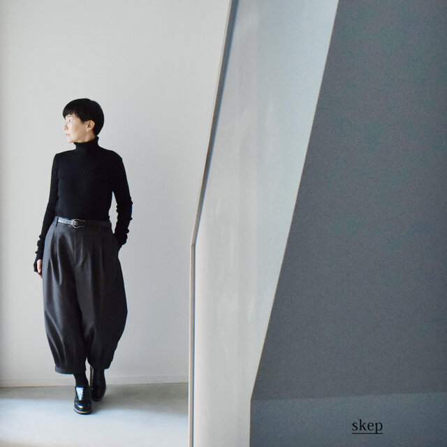 短め丈で裾ベルトのバルーンパンツ(やや厚手)：グレー［PT49SPGY］