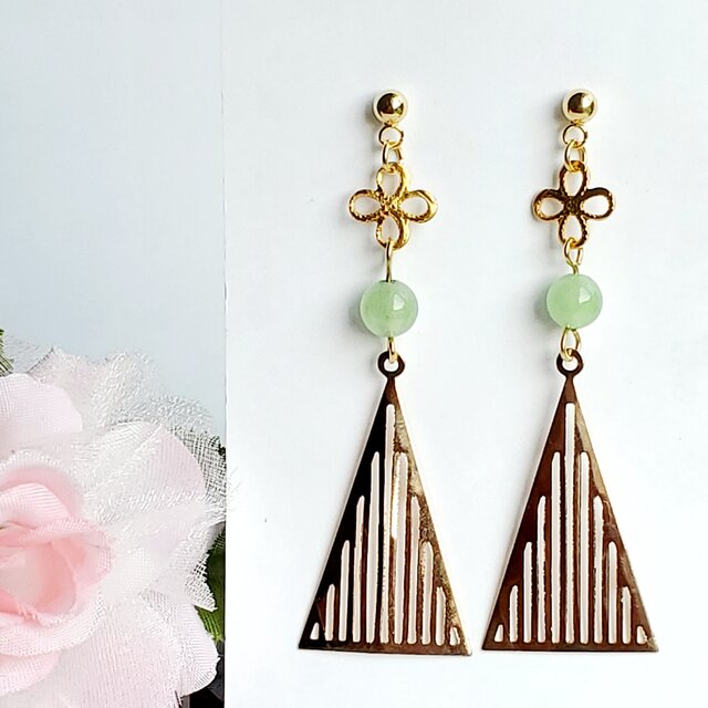 天然石 ペリドット ピアス イヤリング サージカルステンレス トライアングル 三角 おしゃれ 可愛い 天然石ピアス