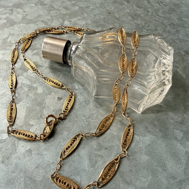 NT11-【 TRIFARI 】トリファリ・ヴィンテージネックレス Gold Tone Filigree Necklace