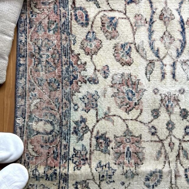 111×210 縁取りボタニカル柄 色むらあり トルコヴィンテージラグ