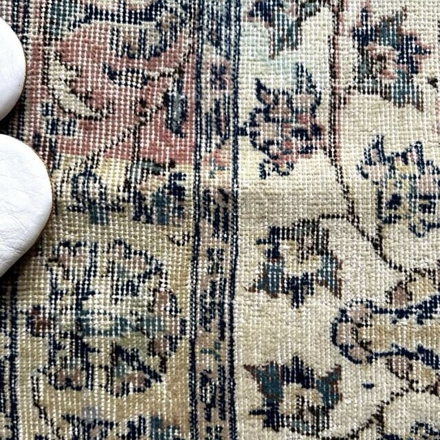 111×210 縁取りボタニカル柄 色むらあり トルコヴィンテージラグ