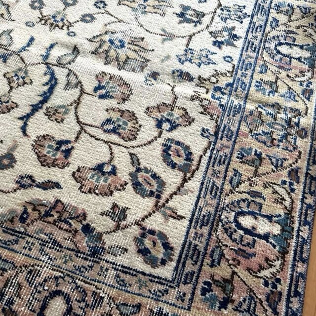 111×210 縁取りボタニカル柄 色むらあり トルコヴィンテージラグ