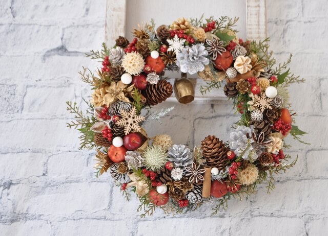 木の実のクリスマス カウベルとりんご：クリスマス ベル 木の実 りんご