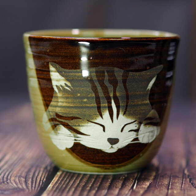 陶器シリーズ「眠り猫の湯呑み2025」
