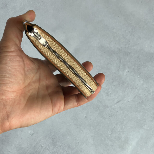 L字ファスナースリムウォレット（オリーブ×キャメル） ミニ財布 バイ