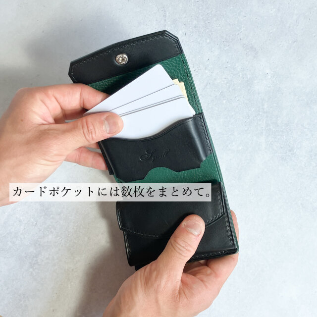 三つ折りコンパクト財布(ブラック×グリーン) イタリアンレザー バイ