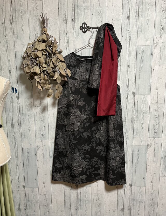 A94☆黒系Aライン 大島紬リメイクワンピース☆リボン・ブローチ A220黒紺系