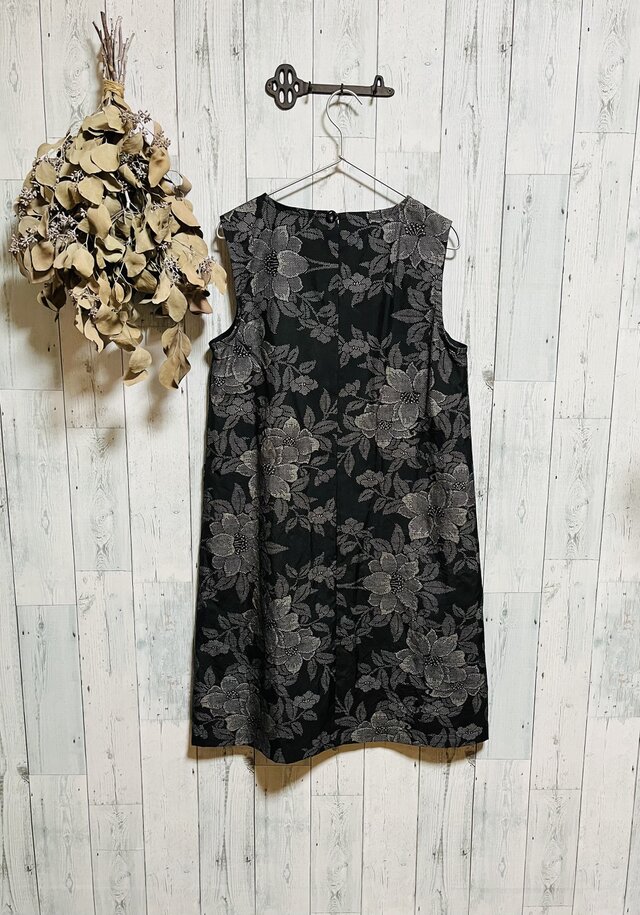 ☆大島紬の反物から Aラインワンピース&ストール 墨黒にグレーの花柄