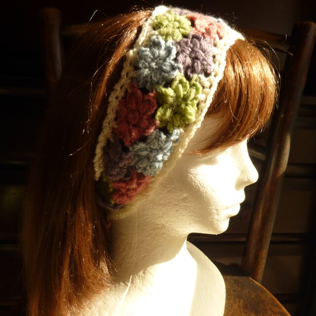 花モチーフの手編みヘアバンド