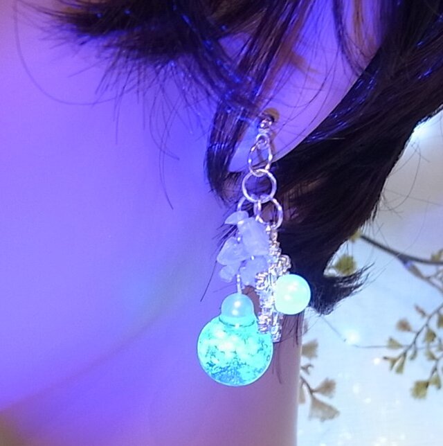 ピアス 雪の結晶 輝く夜光ガラスドーム | iichi 日々の暮らしを