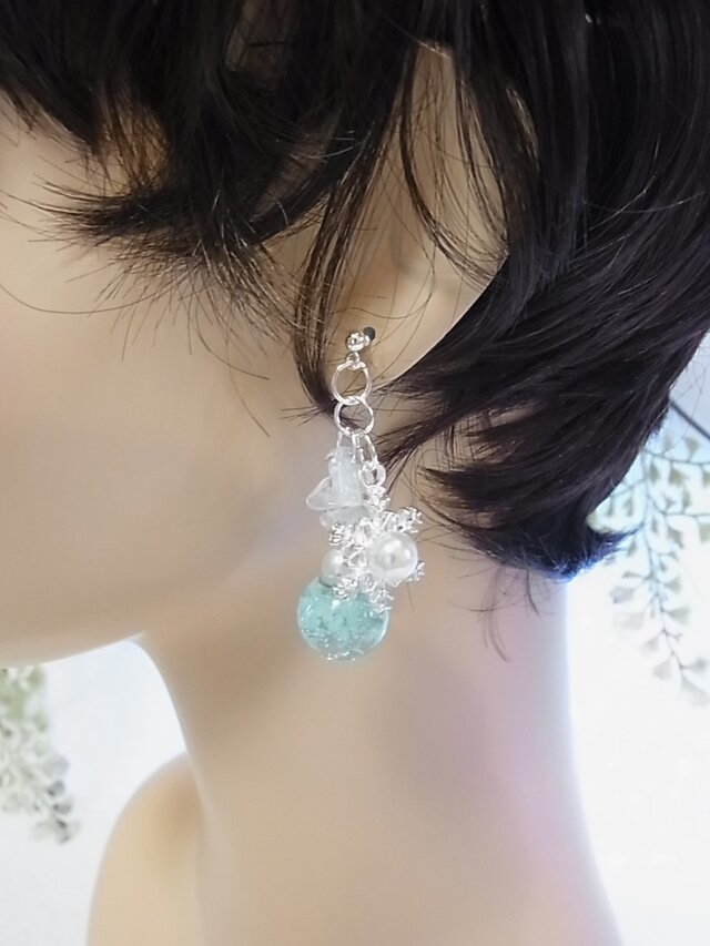 ピアス 雪の結晶 輝く夜光ガラスドーム | iichi 日々の暮らしを