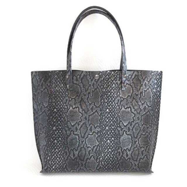 《牛革》A４対応・一枚革のミディアムトート・型押しパイソン・ブラック・0286