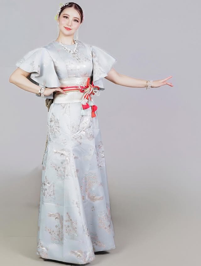 実例写真！着物ドレス、和風ドレス ブルー フリル袖 ラウンドネック ソフトマーメイドライン 床付く 前撮り