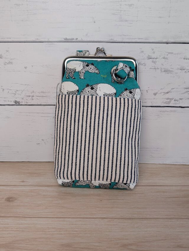 エメラルドグリーンがきれいなバクさんとストライプのスマホショルダー