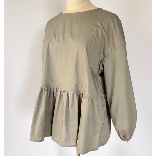 ギャザー長袖ブラウス