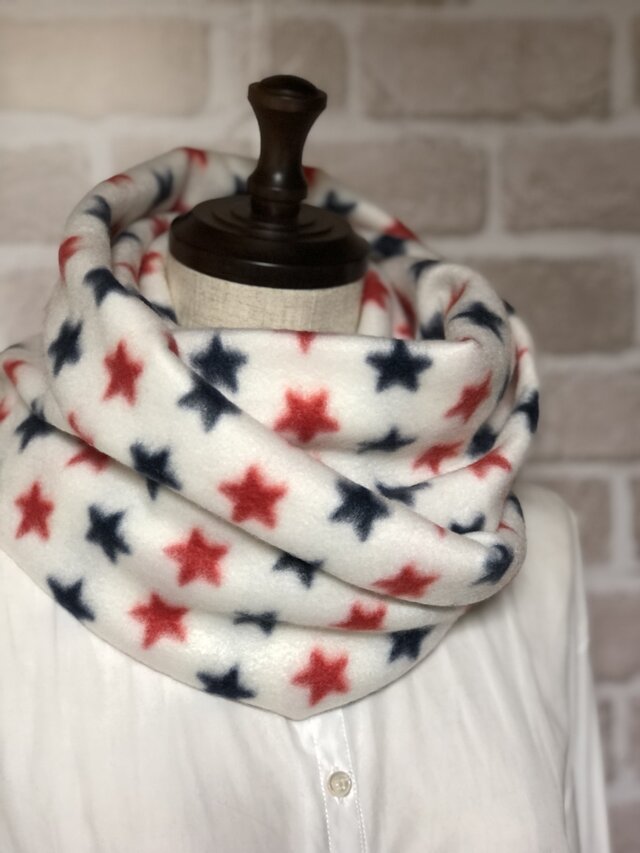 ボリュームたっぷり❣️フリースのあったかスヌード❤️トリコロールのお星さま