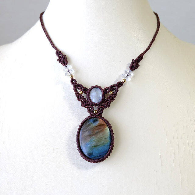 ラブラドライトとムーンストーンマクラメ編みチョーカーネックレス