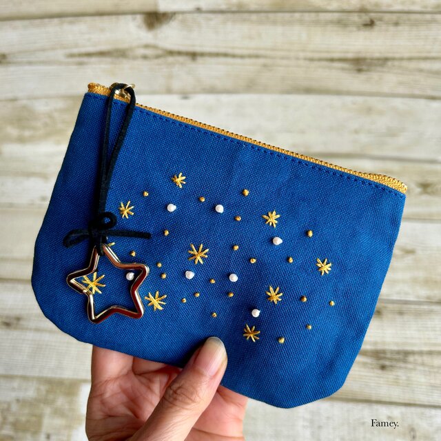 大人かわいい冬の星空⭐︎手刺繍フラットポーチ(ポケットティッシュ