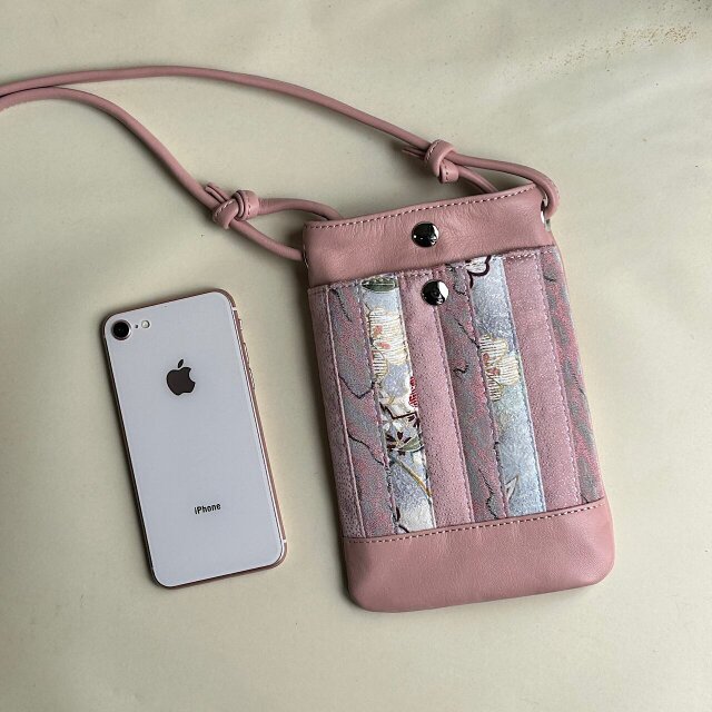 スマホポシェット（ピンクの革＋着物生地のパッチワーク）01014-31