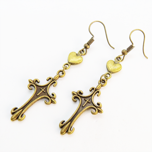 アンティークゴールド ゴシック調ロザリオとハートを組み合わせたピアス パンク ロック