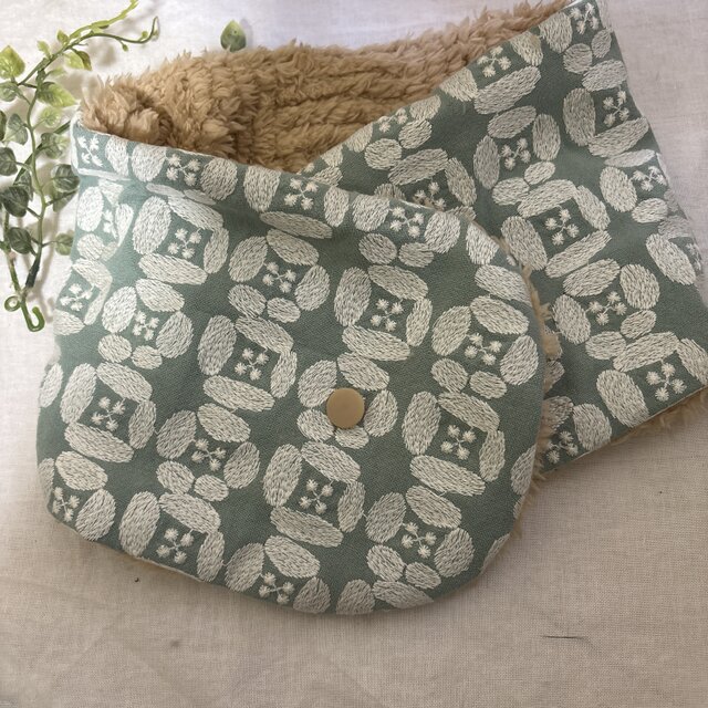 ハンドメイド☆ネックウォーマーグリーンリネン花刺繍ファ