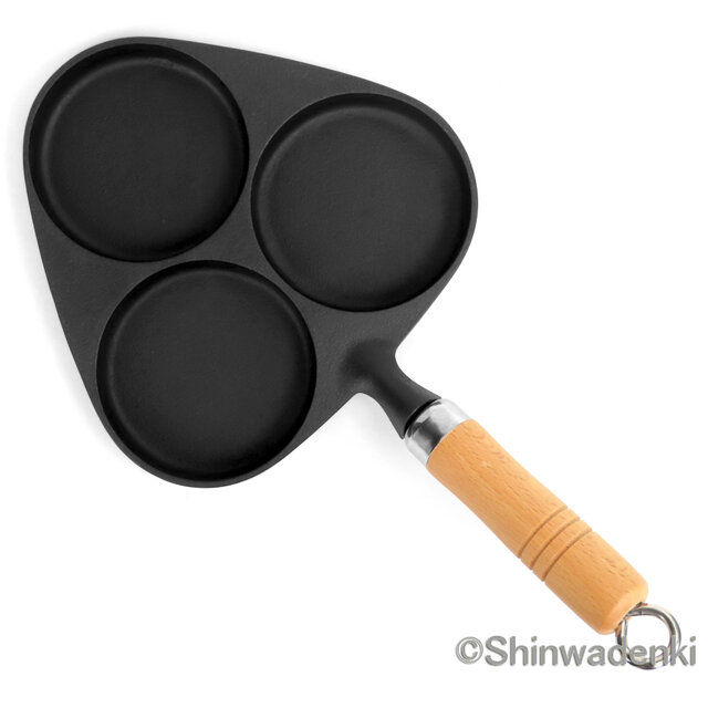 【お取り寄せ】南部鉄器 目玉焼3ヶ焼 木柄付 日本製 直火・IH対応 アウトドア キャンプ