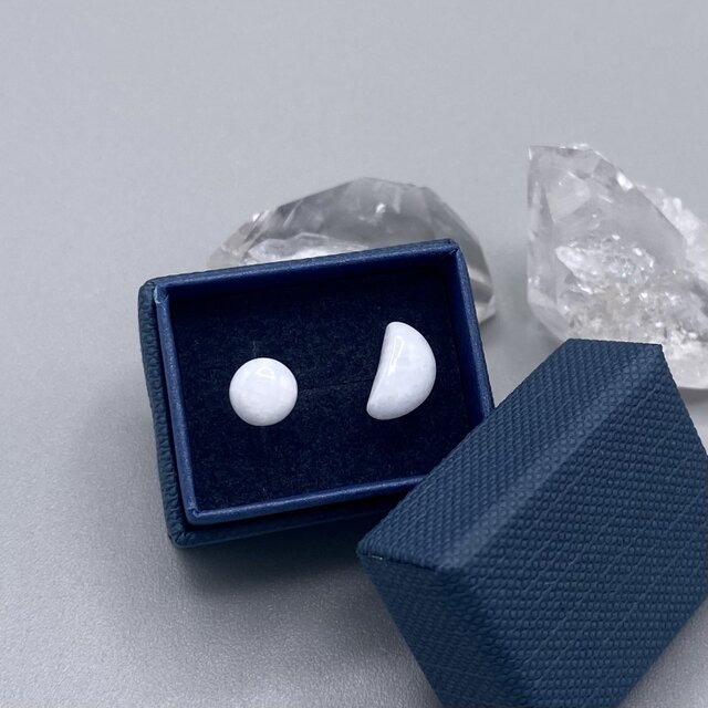 糸魚川翡翠のお月様のシルバーピアス☆原石から磨いた１点もの！