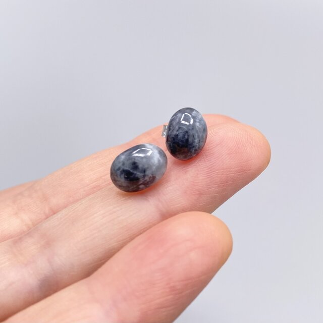 糸魚川黒翡翠のシルバーピアス☆原石から磨いた1点もの！ | iichi