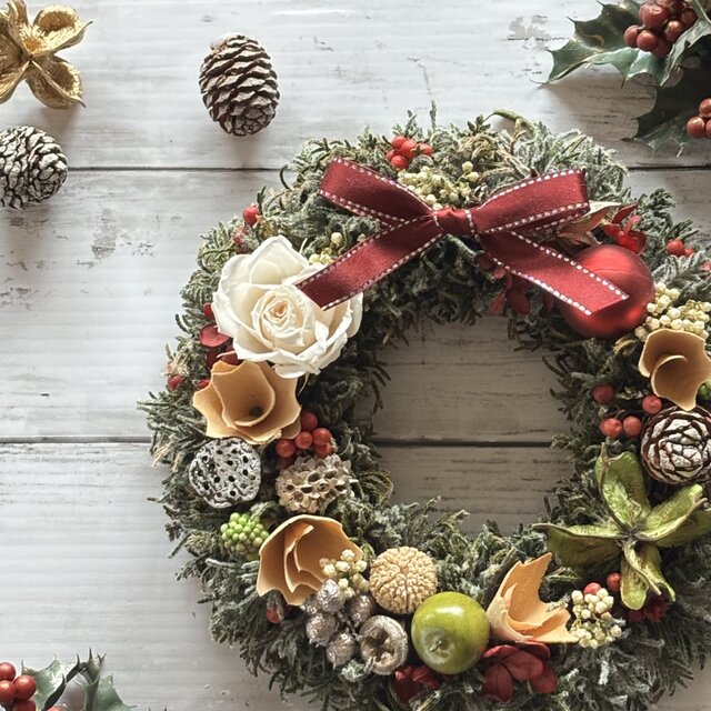 24日までセールします！バラと木ノ実のクリスマスリース | iichi 日々
