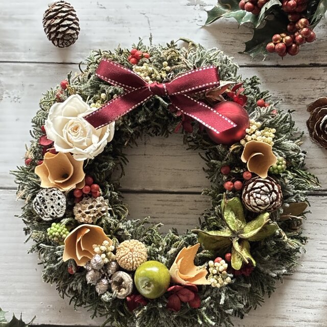 24日までセールします！バラと木ノ実のクリスマスリース | iichi 日々