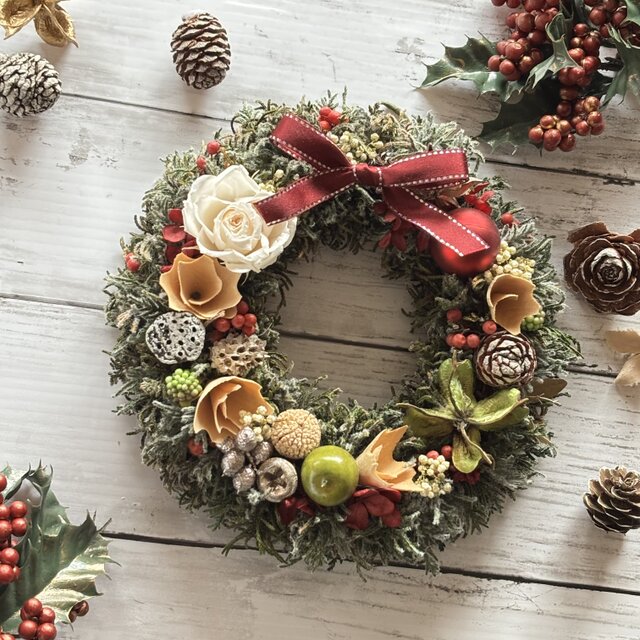 24日までセールします！バラと木ノ実のクリスマスリース | iichi 日々