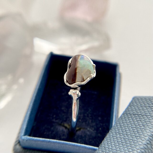 天然ボルダーオパールのハートと猫ちゃんシルバーリング☆原石から磨い